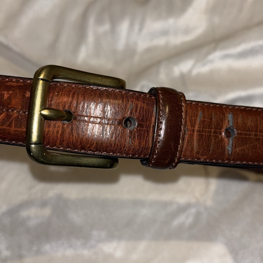 CHAPS COGNAC COLORED LEATHER BELT SIZE40…. SOLD AS A MANS BELT BUT IS UNISEX..